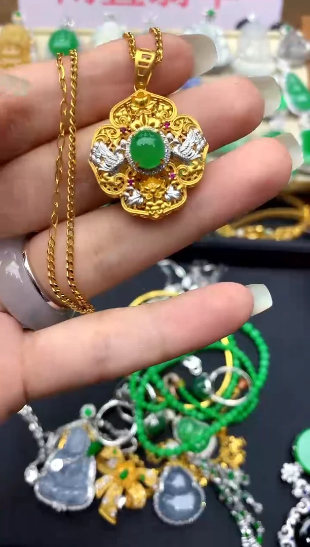 颈饰18K金镶嵌翡翠651 -中国好珍宝