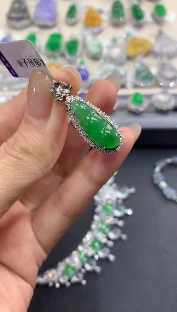 【闪购商品】翡翠吊坠(不含链)18K金镶嵌q79