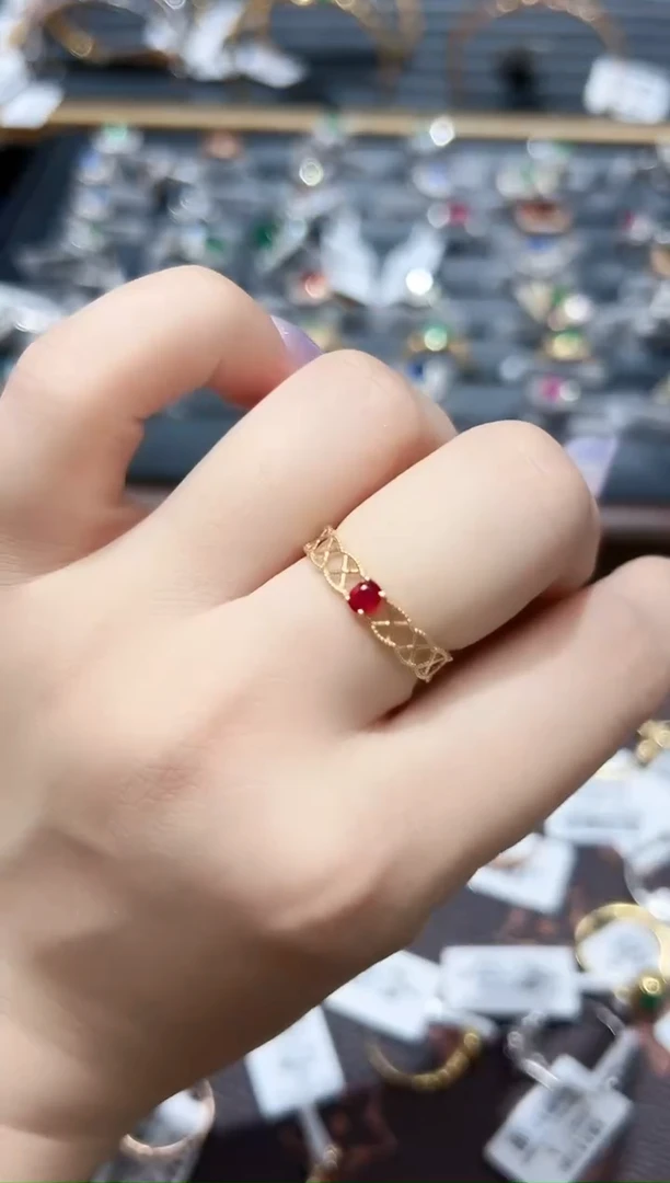 戒指18K金镶嵌红宝石·