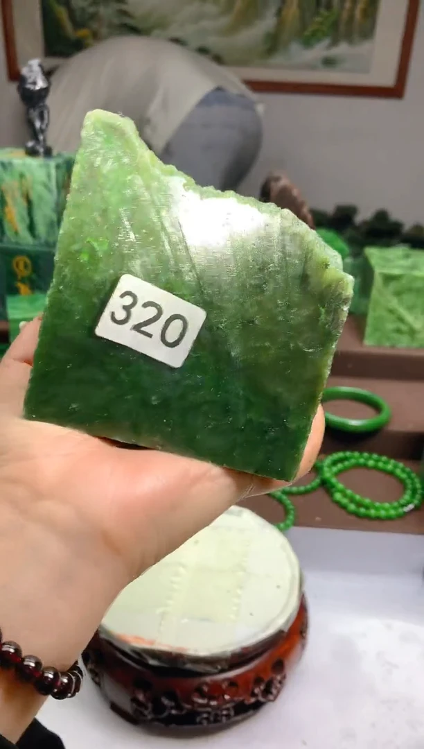 和田玉（碧玉）未镶嵌珠宝半成品320