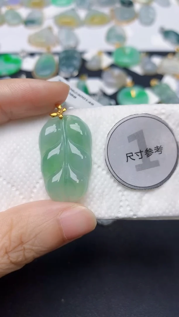 翡翠18K金镶嵌颈饰天然缅甸A货翡翠