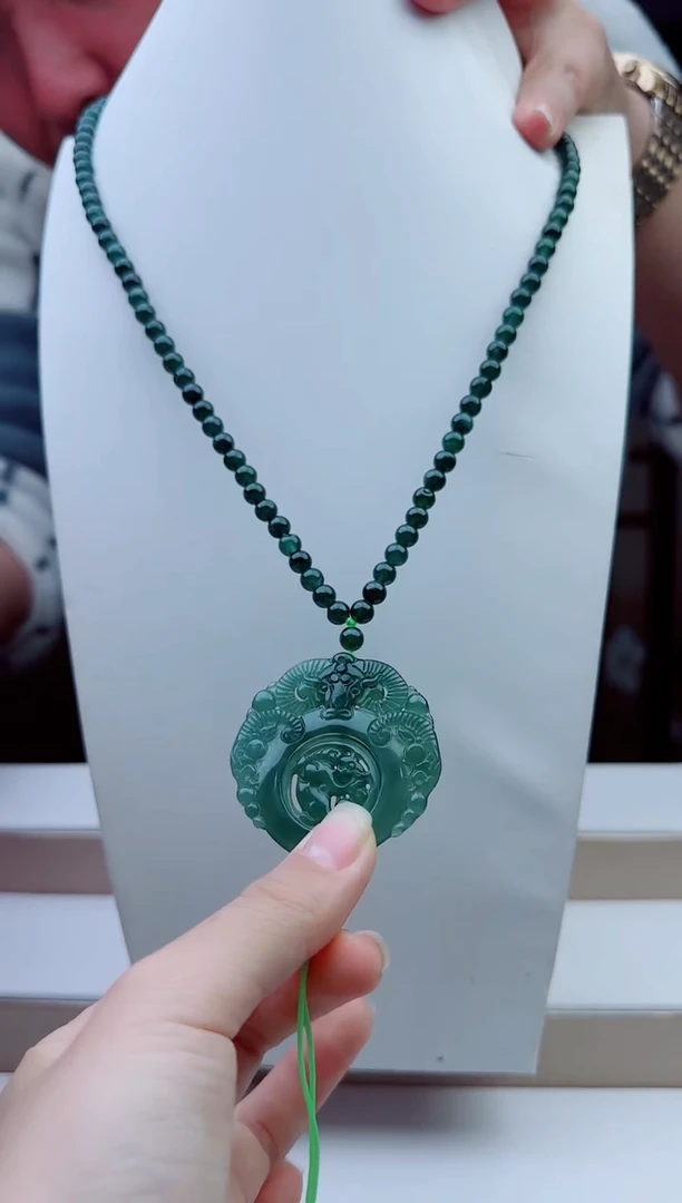 颈饰未镶嵌翡翠多样性发其一