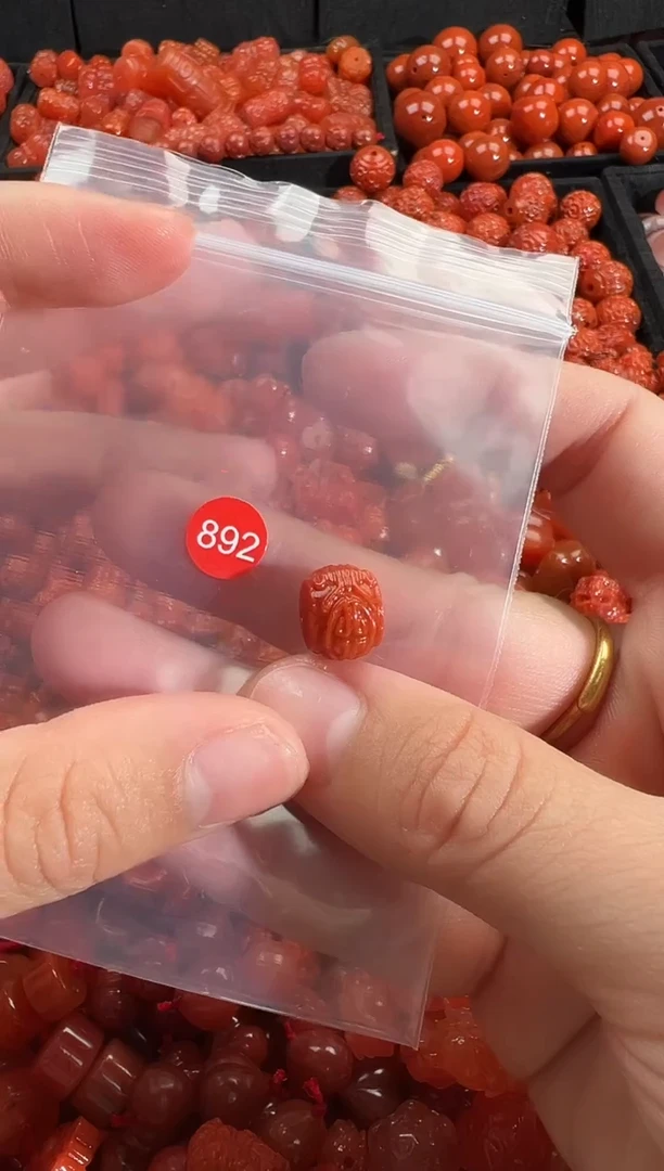 颈饰未镶嵌南红玛瑙1