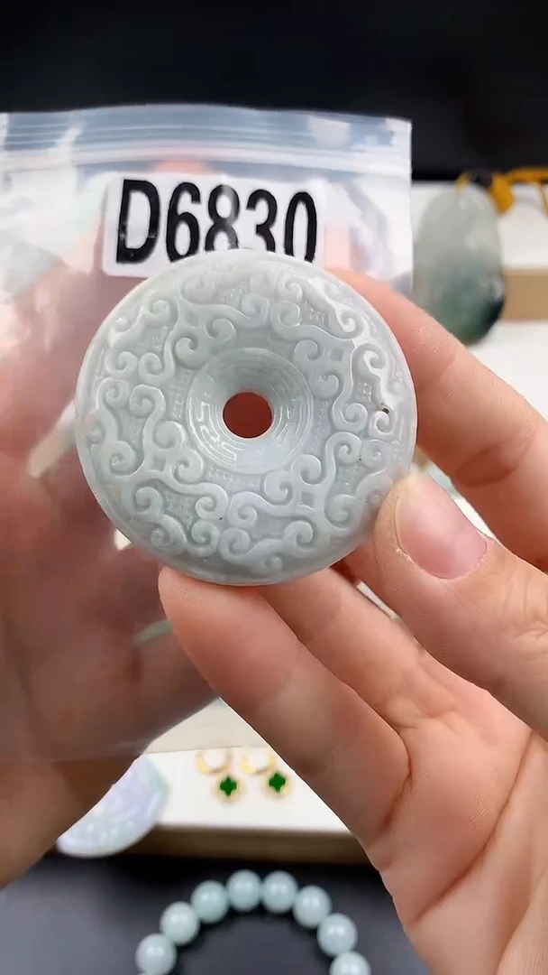 颈饰未镶嵌翡翠天然翡翠吊坠挂件