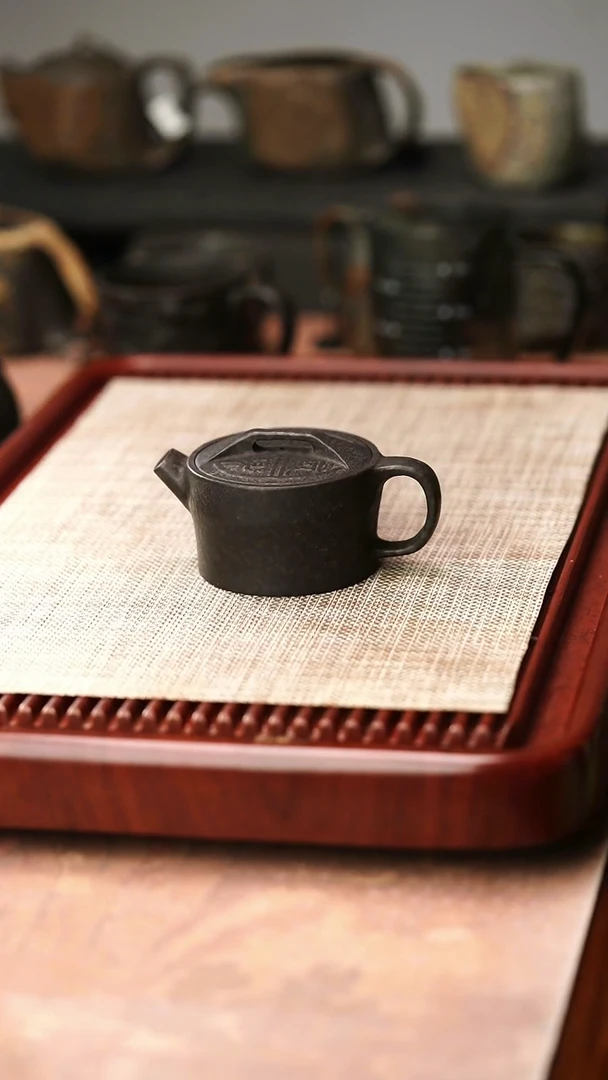 归玉堂冰碛岩重工雕刻长乐汉瓦壶165cc