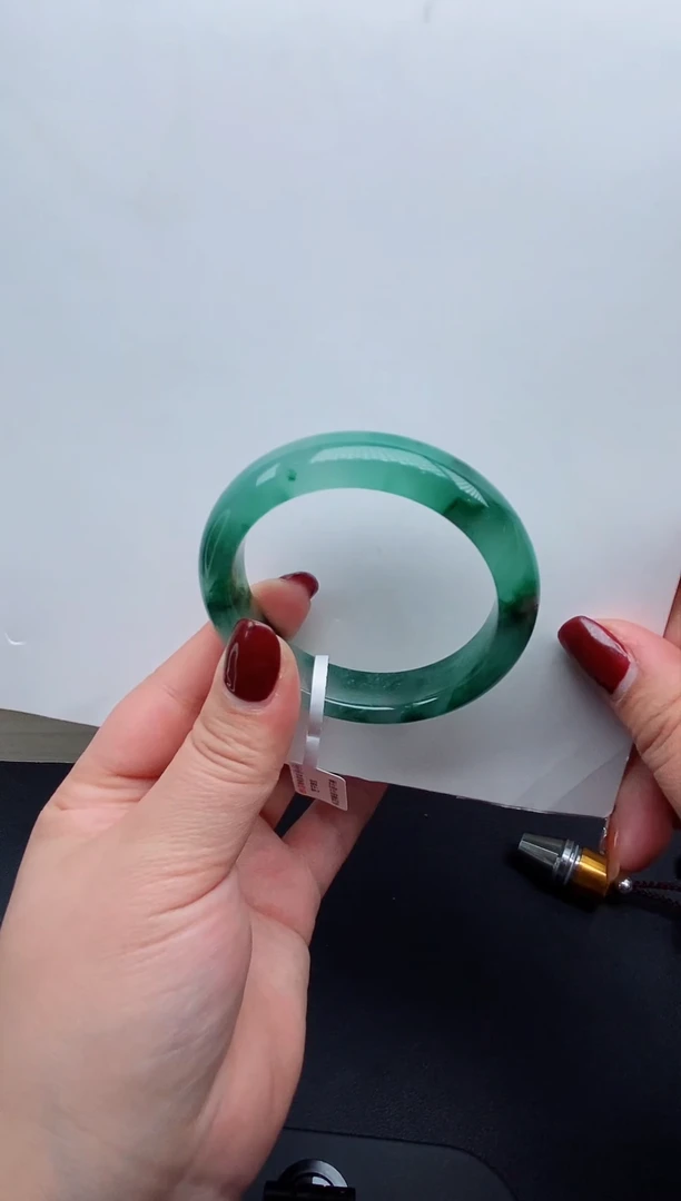 【闪购商品】石英质玉手镯未镶嵌35