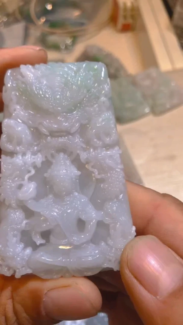 【闪购商品】翡翠吊坠(赠链)未镶嵌观音