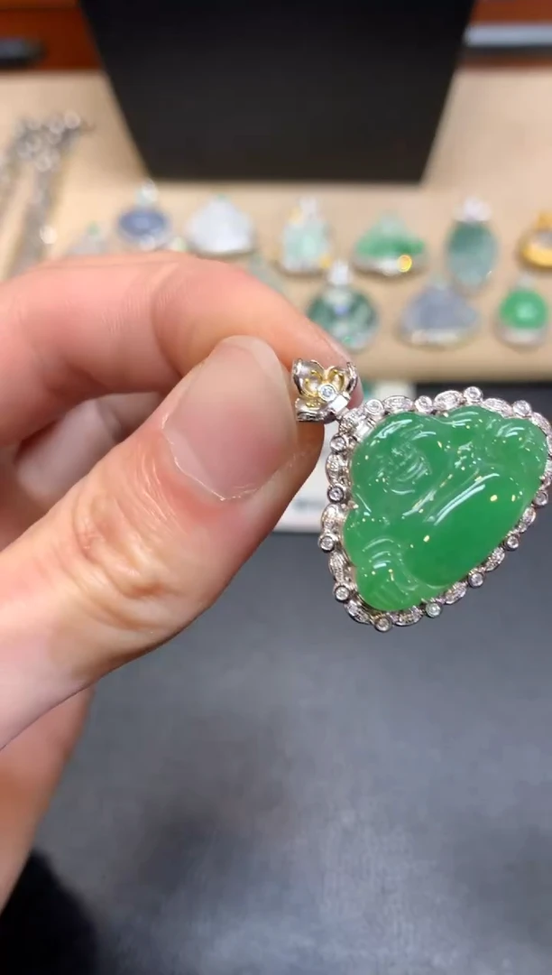 【闪购商品】翡翠颈饰18K金镶嵌佛公【无服务费】