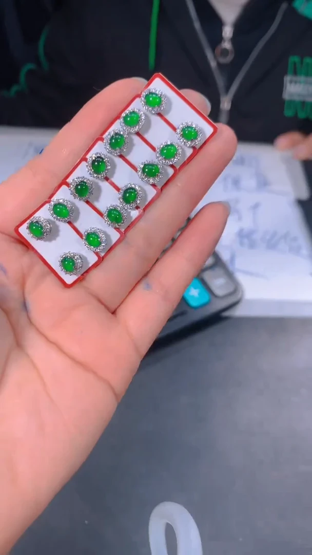 【闪购商品】定制翡翠未镶嵌8定制翡翠，多样性发货（发其一）