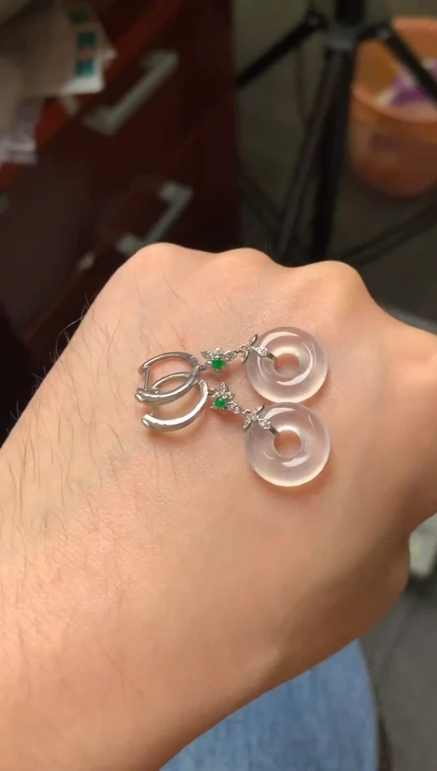 18K金镶嵌翡翠耳饰俩****仓翡翠