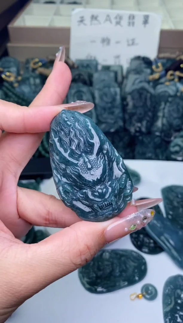 颈饰未镶嵌翡翠