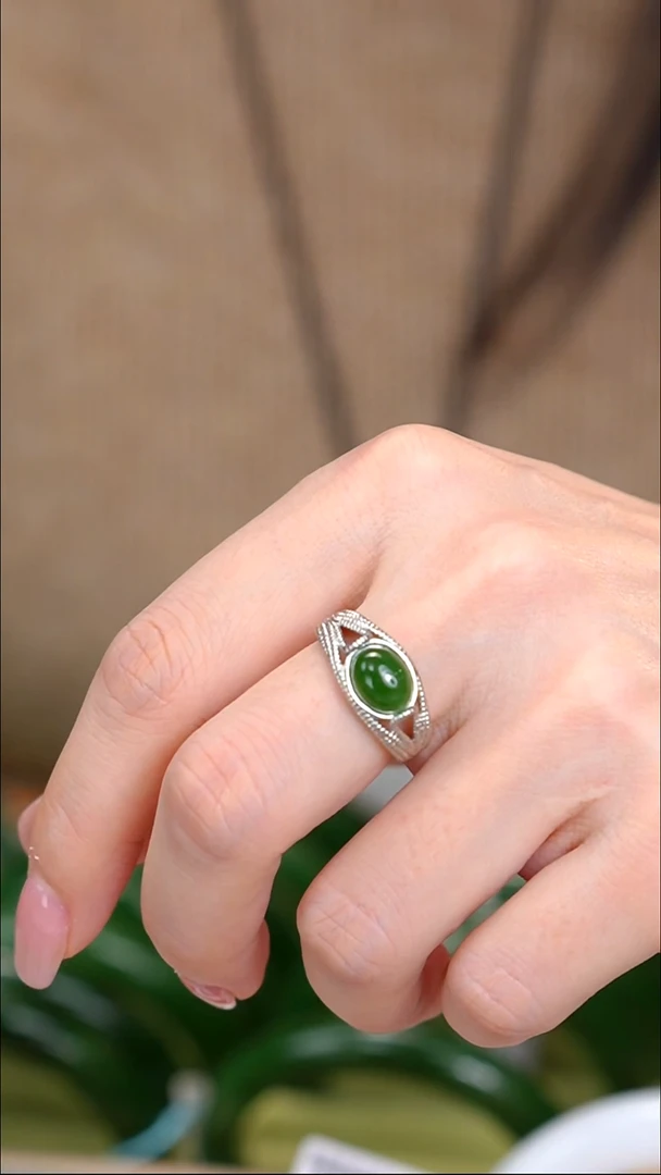 未镶嵌戒指和田玉