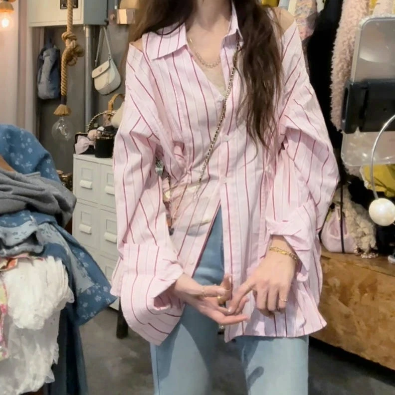 设计感露肩条纹开叉衬衫女2025新款春季时尚百搭韩系别致长袖上衣