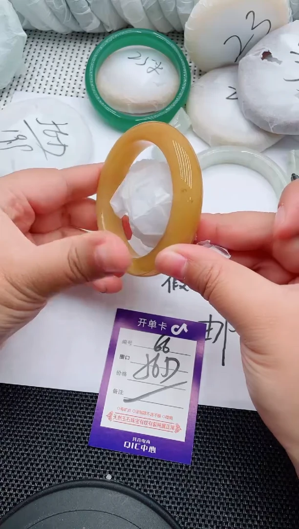 未镶嵌手镯石英质玉66-56-57