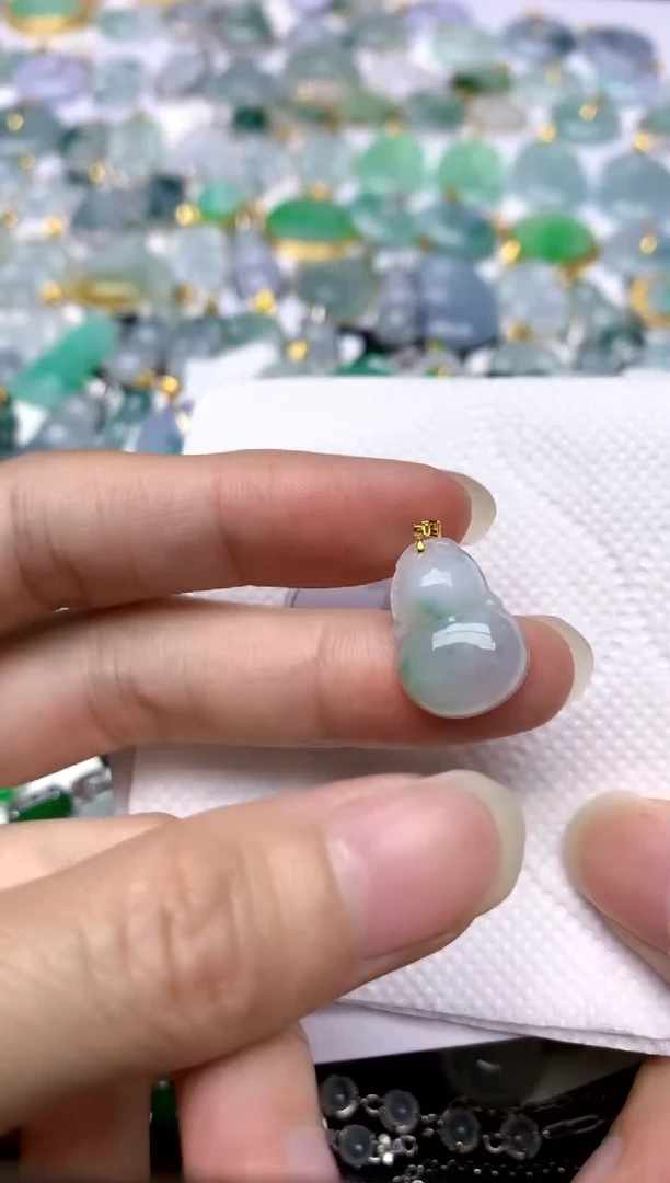 颈饰18K金镶嵌翡翠天然A货翡翠