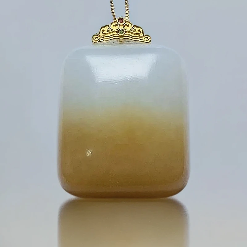 金镶精品俏色糖白半山半水无事牌