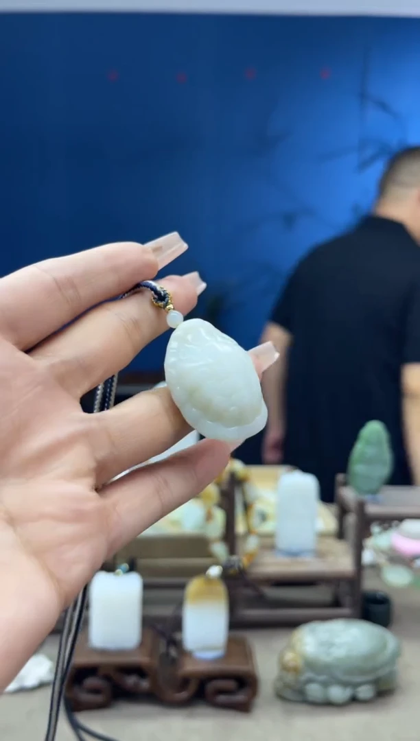 和田玉未镶嵌颈饰1