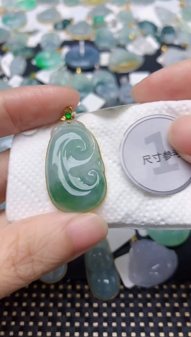 颈饰18K金镶嵌翡翠天然缅甸A货翡翠