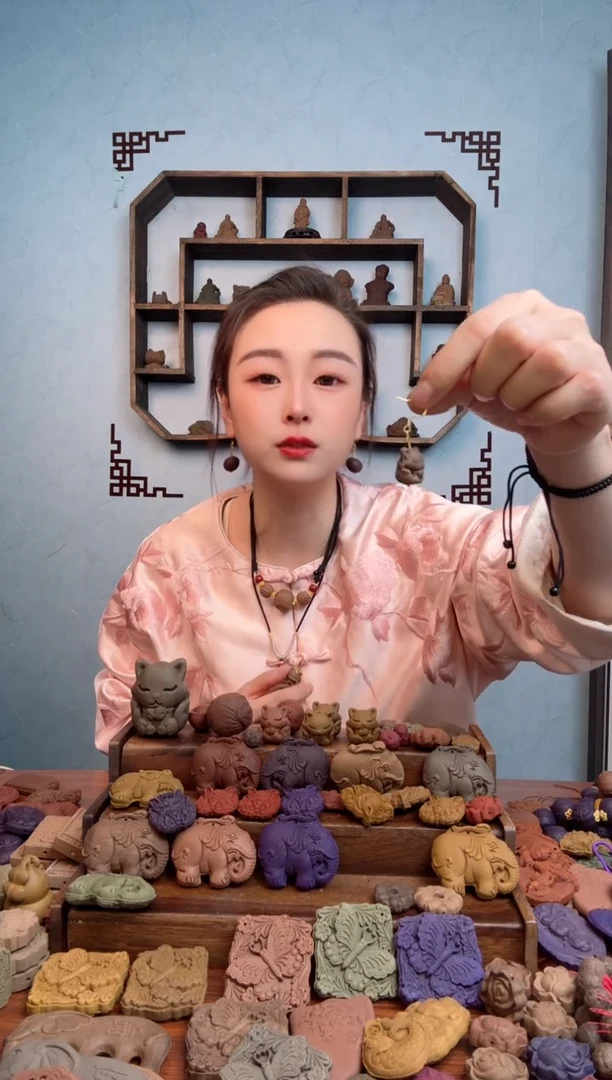 【闪购商品】泥塑白麝雪松耳环