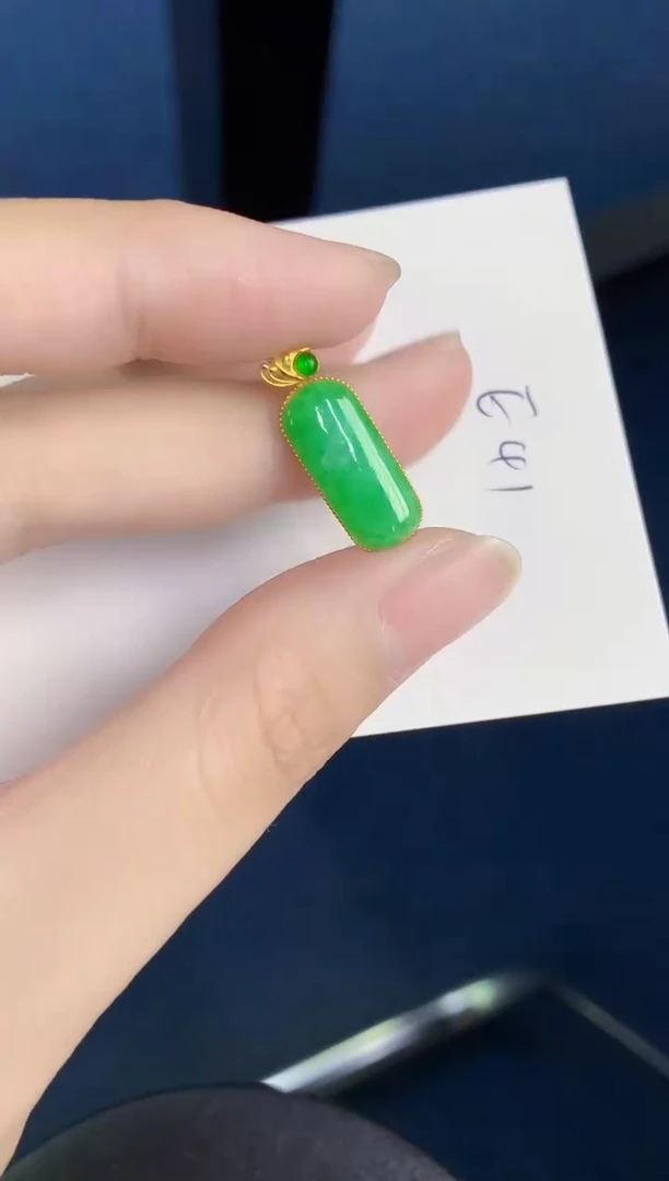 翡翠18K金镶嵌颈饰天然翡翠缅甸A货