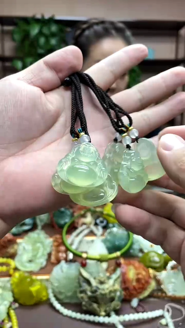 未镶嵌岫玉吊坠多样性发货发其中之一