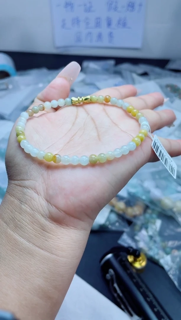 翡翠戒指未镶嵌珠串