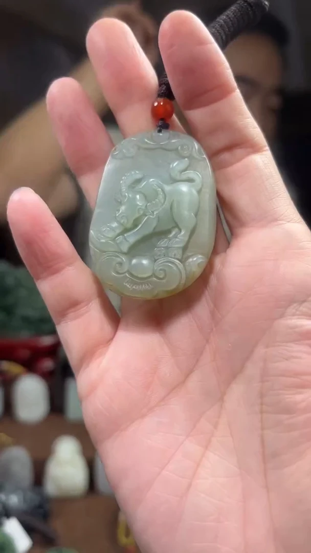 颈饰未镶嵌和田玉··