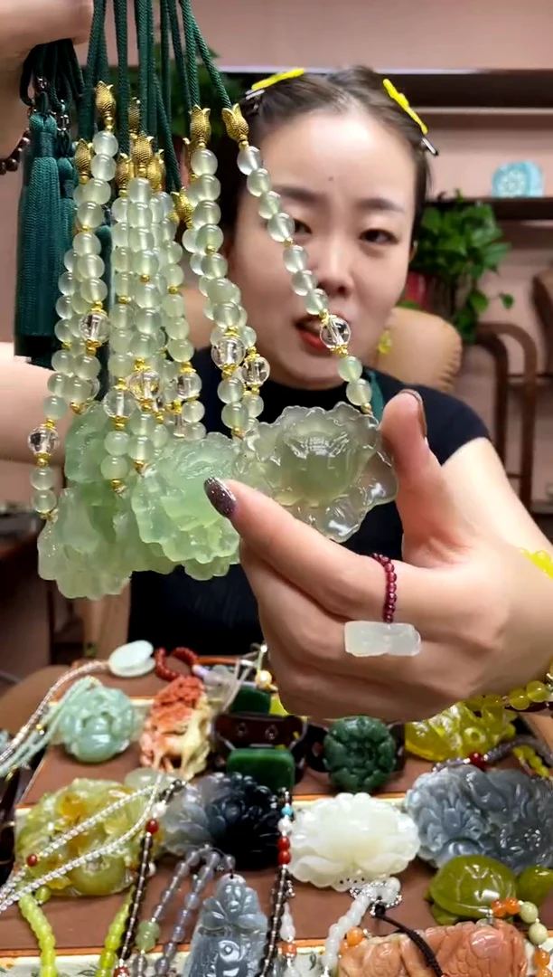 未镶嵌岫玉吊坠多样性发货发其中之一