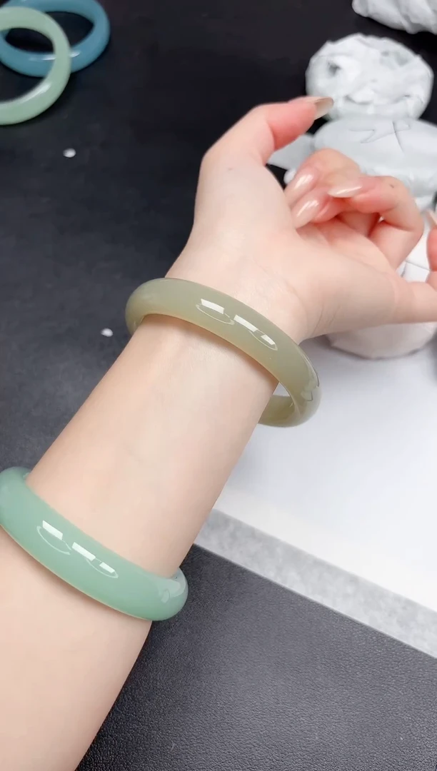 未镶嵌手镯石英质玉108-61