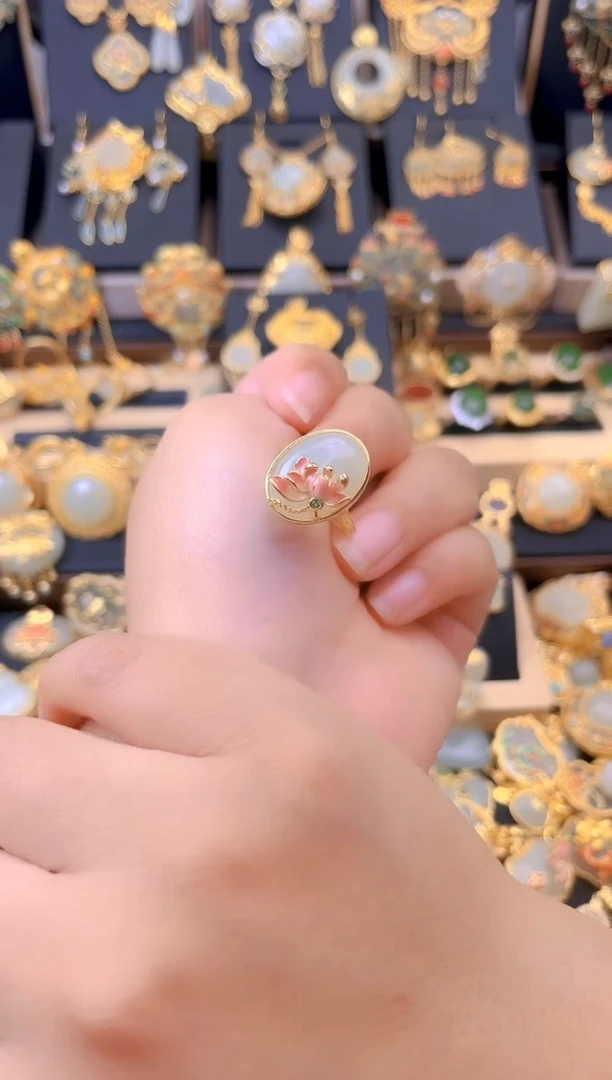 项圈银S925镀金镶嵌和田玉莲花蛋面戒指