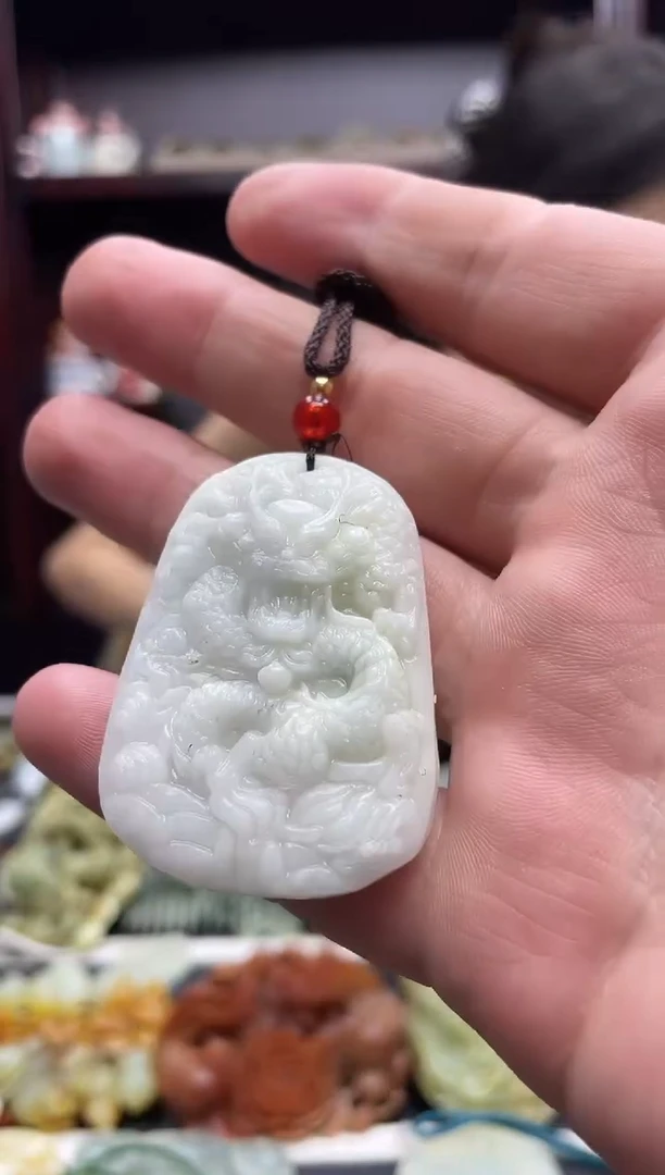 岫玉未镶嵌吊坠·