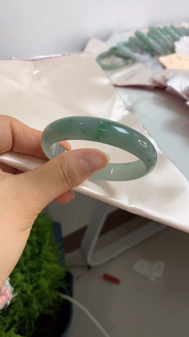 未镶嵌手镯翡翠54.9贵妃带色花