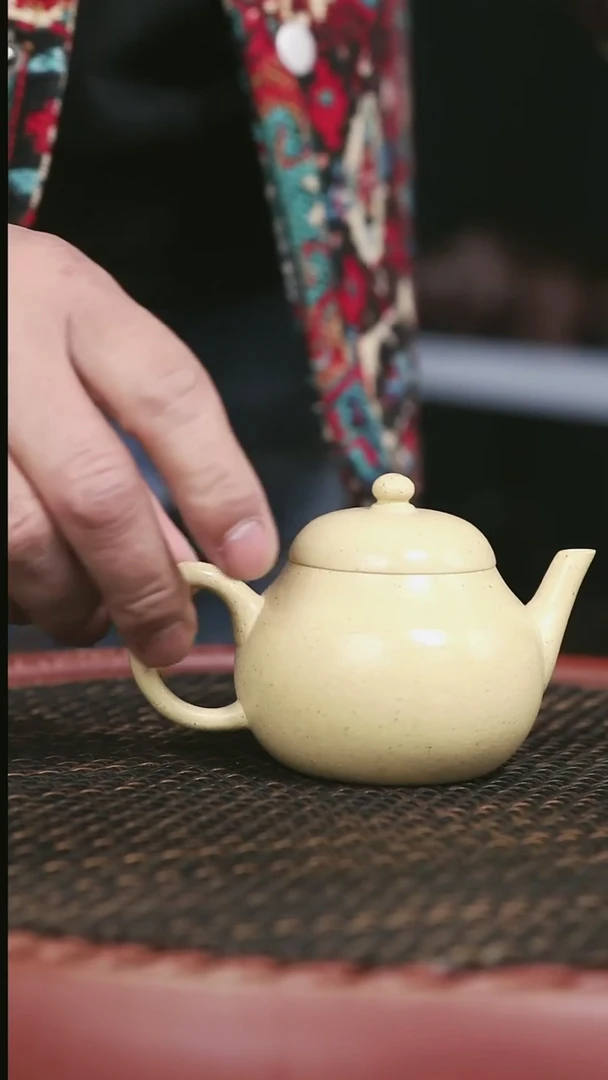 【闪购商品】紫砂本山绿梨形150CC////