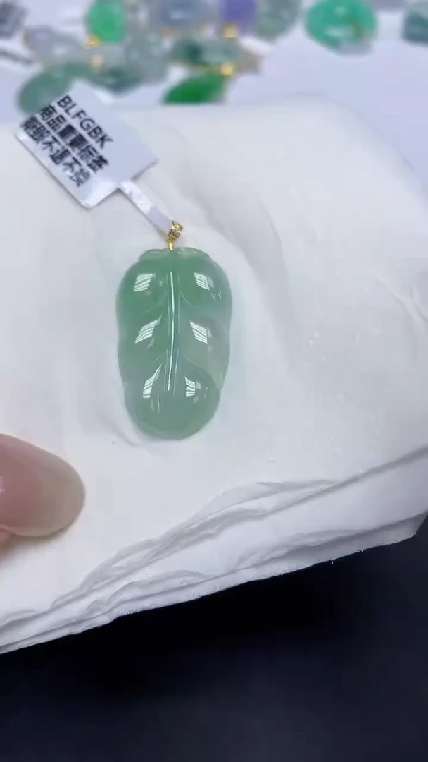 翡翠18K金镶嵌颈饰天然缅甸翡翠A货