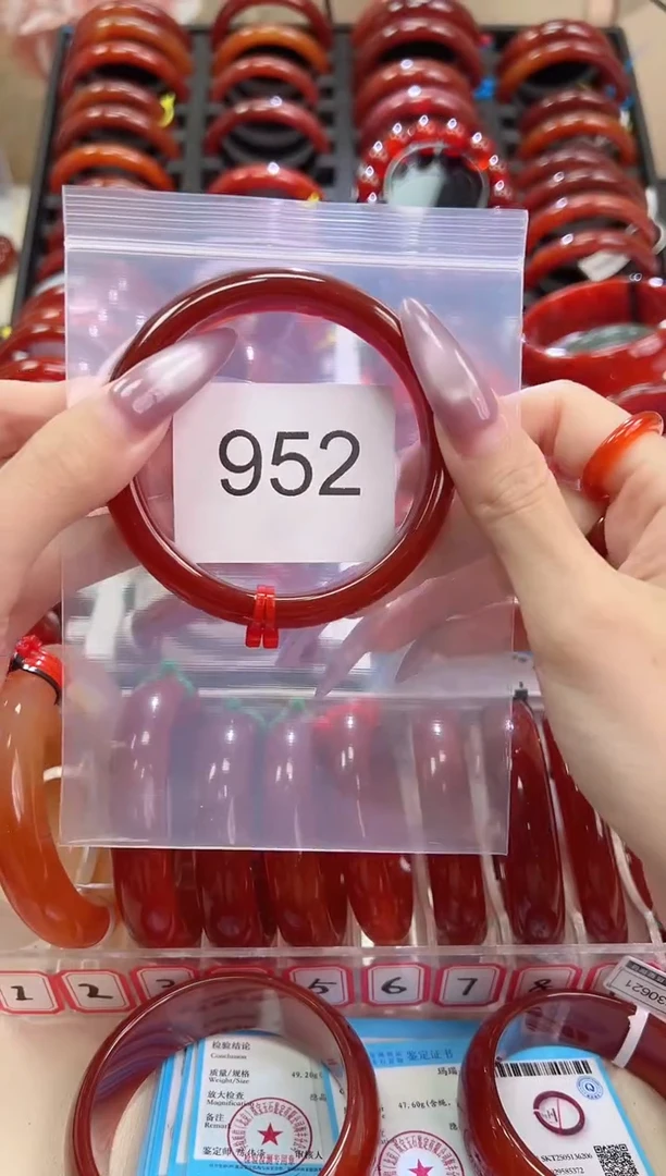 手镯玛瑙/玉髓未镶嵌62圈口*B952