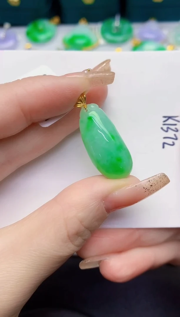 颈饰18K金镶嵌翡翠缅甸天然翡翠A货