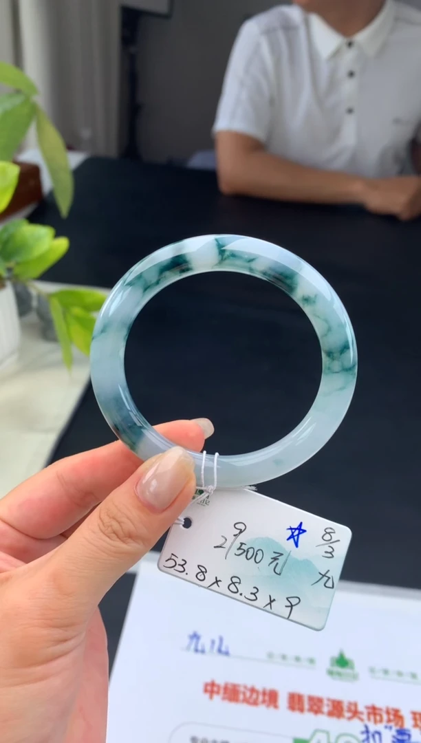 【闪购商品】翡翠手镯未镶嵌女神节#送礼#，下单联系客服核对地址~
