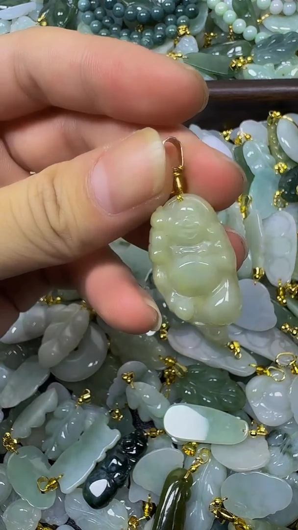 颈饰未镶嵌翡翠颈饰未嵌镶翡翠