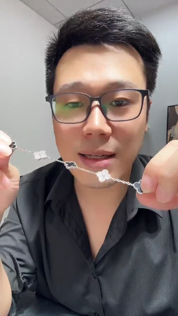 18K金镶嵌手链钻石熊猫手链