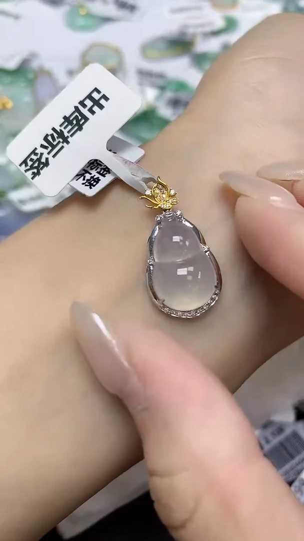 翡翠18K金镶嵌颈饰天然缅甸翡翠A货