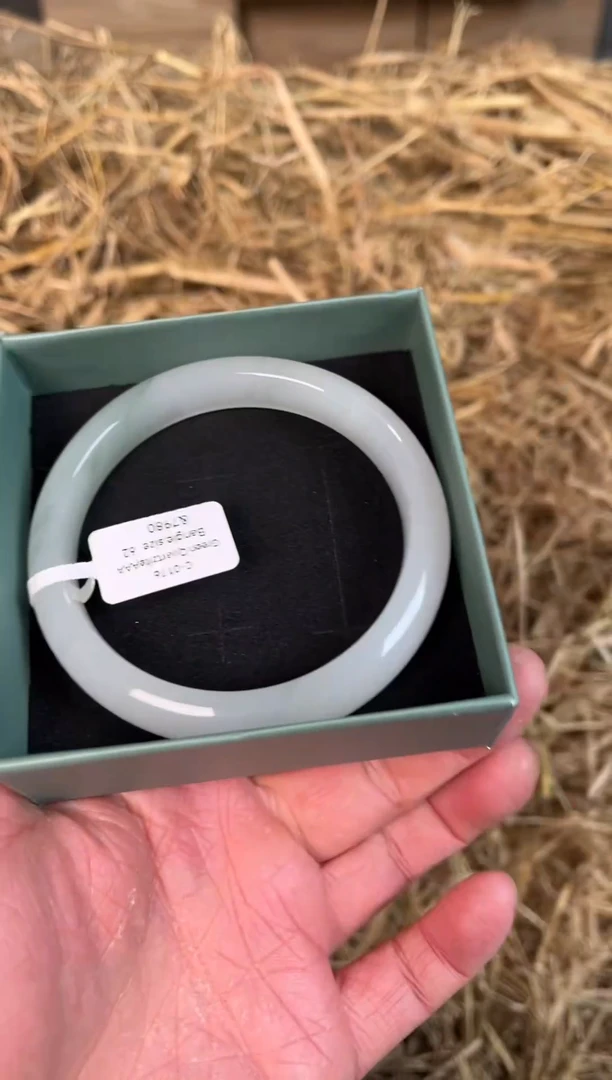 未镶嵌手镯石英质玉C-0176