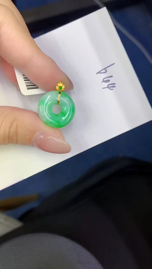 颈饰18K金镶嵌翡翠缅甸天然翡翠A货