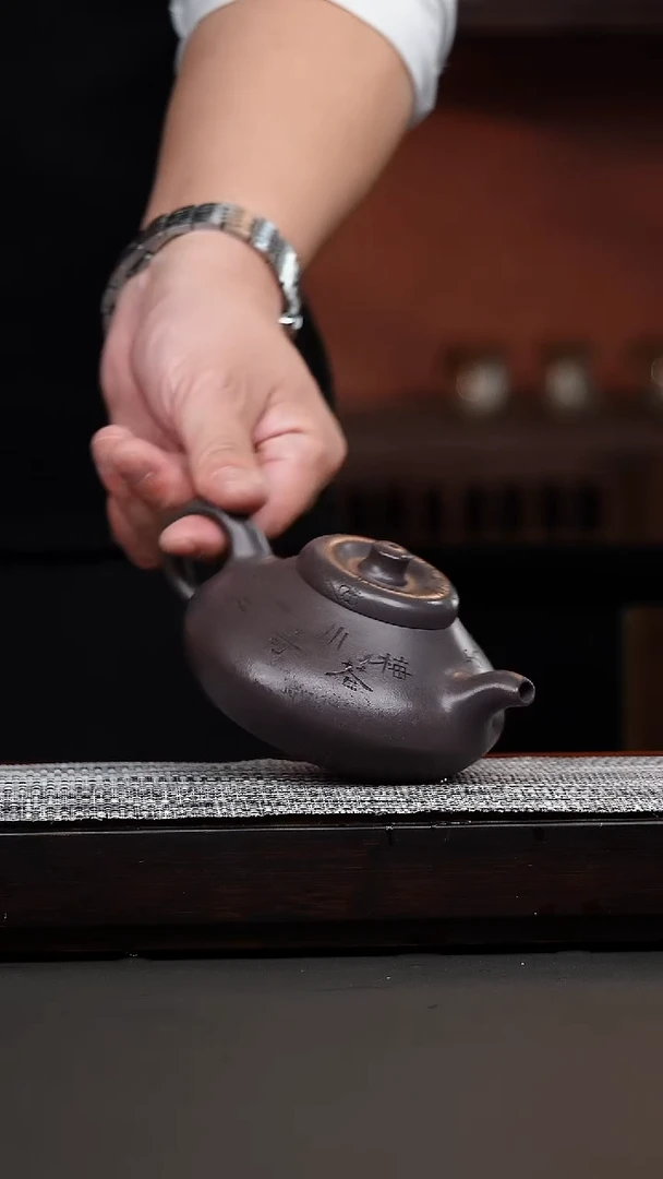 大水潭天青刻绘合欢