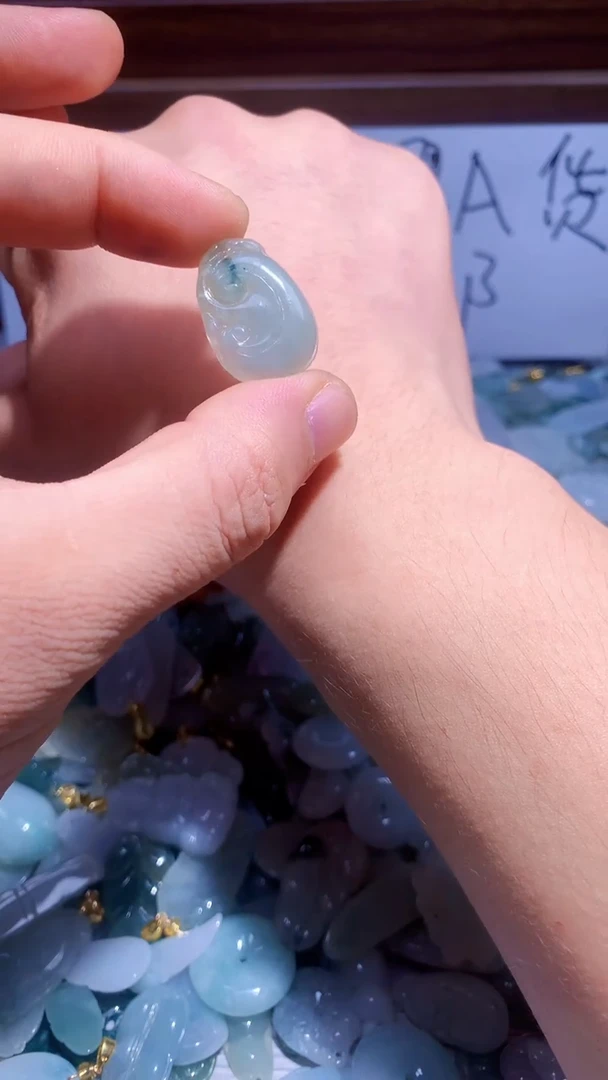 颈饰未镶嵌翡翠A货翡翠（含扣头 绳子）