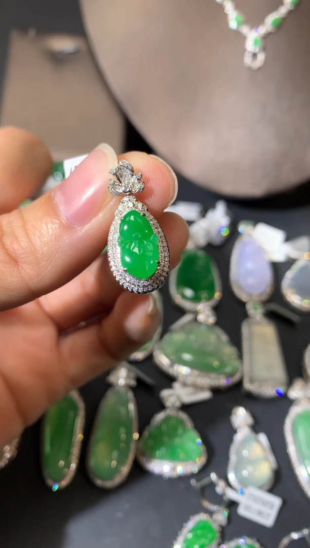 【闪购商品】翡翠吊坠(不含链)18K金镶嵌吊坠