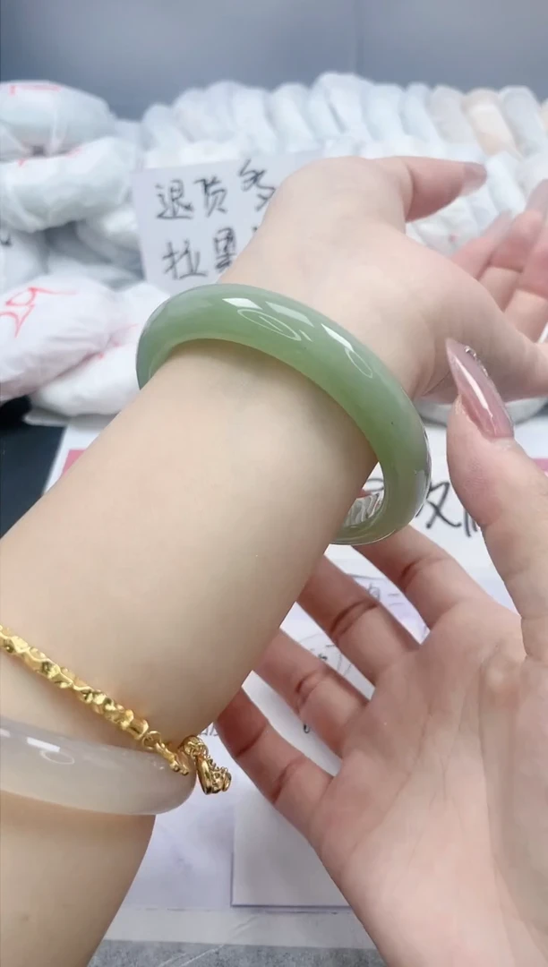 【闪购商品】石英质玉手镯未镶嵌107/60.2