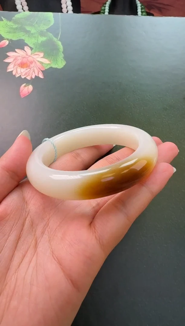 未镶嵌手镯和田玉手镯