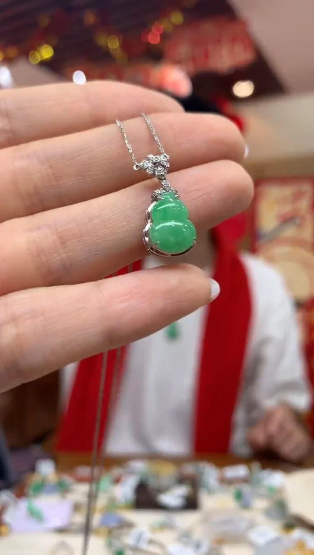 套链18K金镶嵌翡翠葫芦