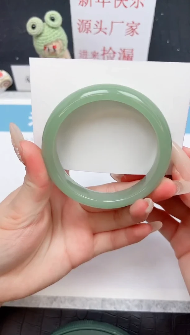 【闪购商品】石英质玉手镯未镶嵌132-58