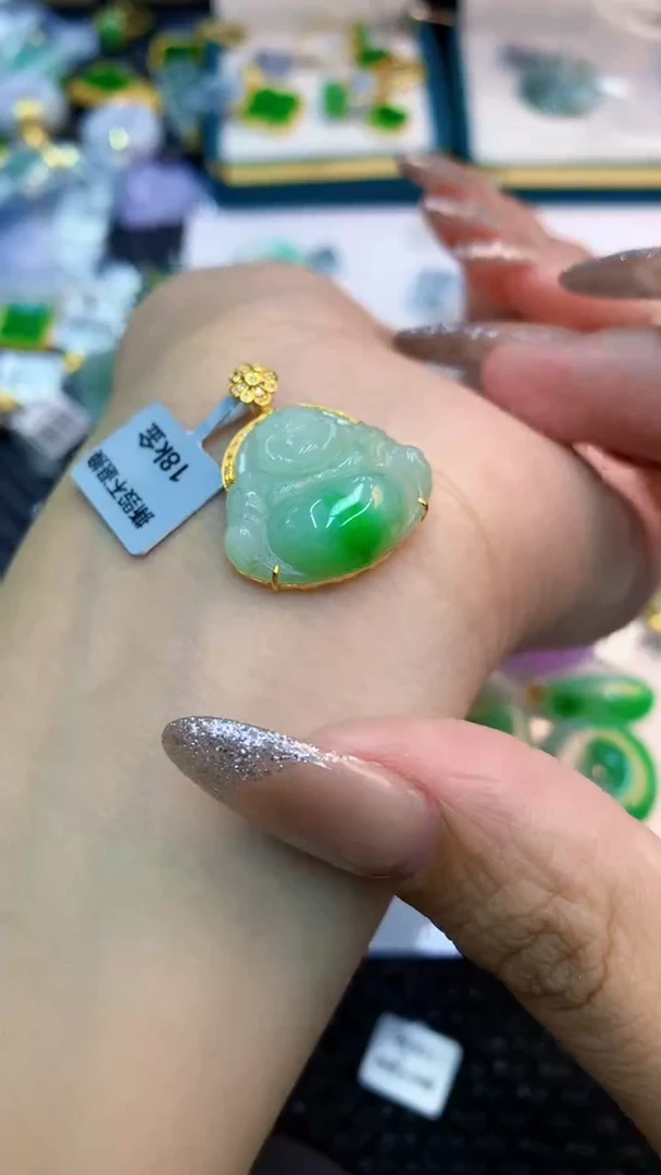 颈饰18K金镶嵌翡翠1